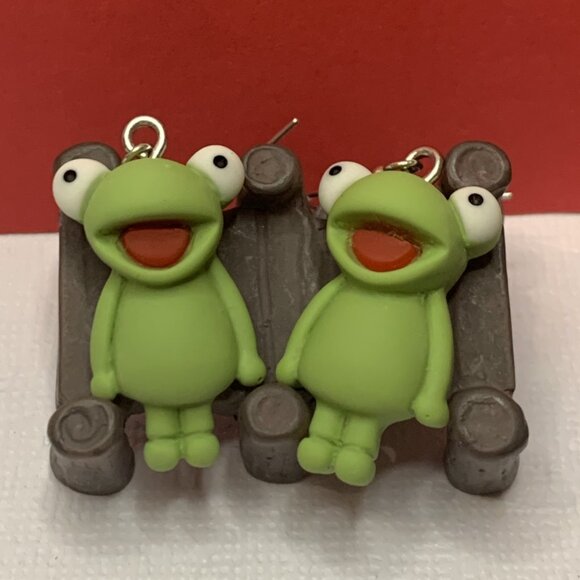Frog Earring, Kermit Earring, Frog Jewelry, Gift Idea, Silly Earring, Amphibian - Picture 2 of 5